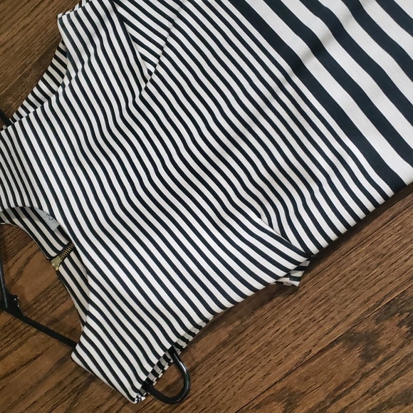 🌟HOST PICK🌟 Calvin Klein Sleeveless Stripe Dress - Picture 3 of 10